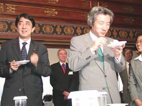 小泉首相の笑顔はいつまで?(1月13日)